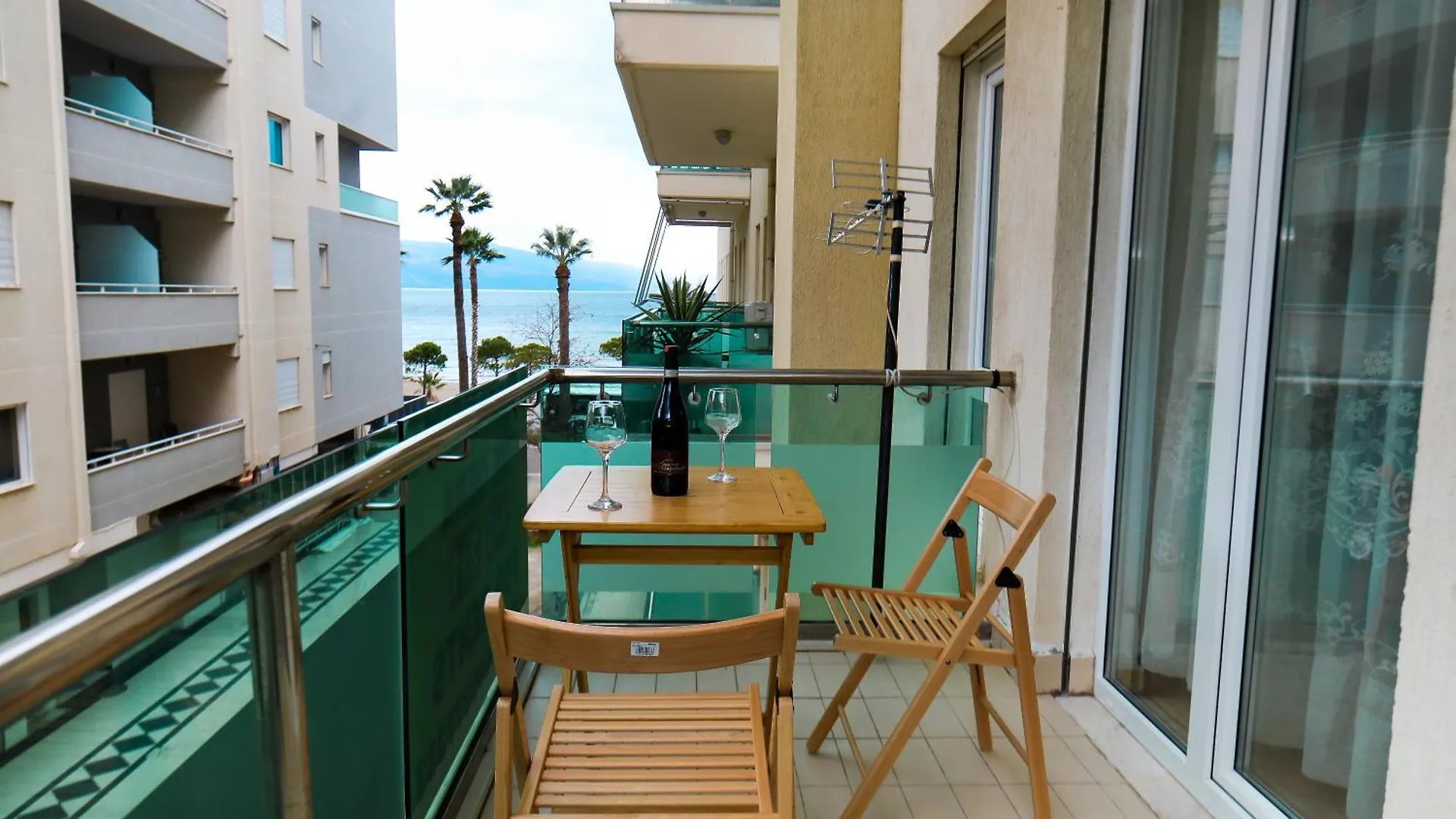 Jimi Apartments 2 فلورا