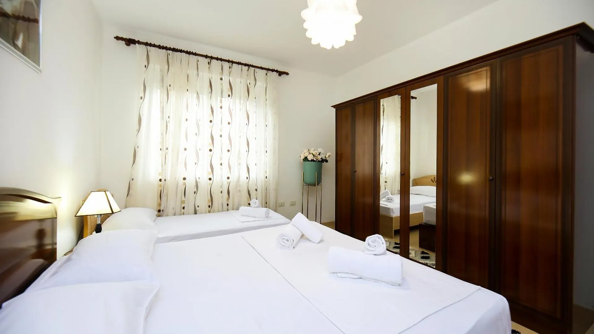 Jimi Apartments 2 فلورا