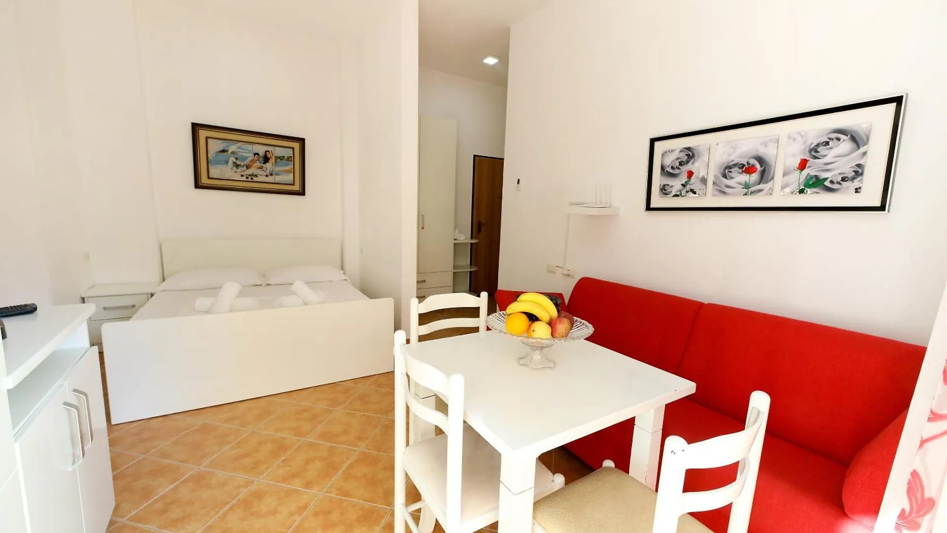 Jimi Apartments 2 فلورا