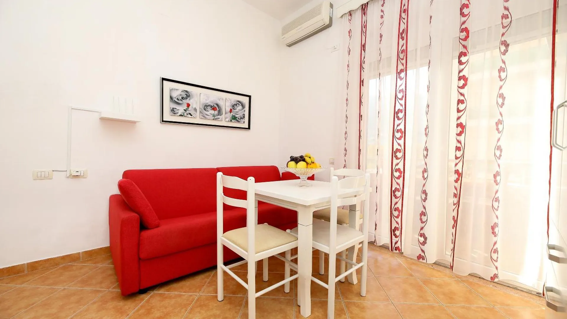 Jimi Apartments 2 فلورا