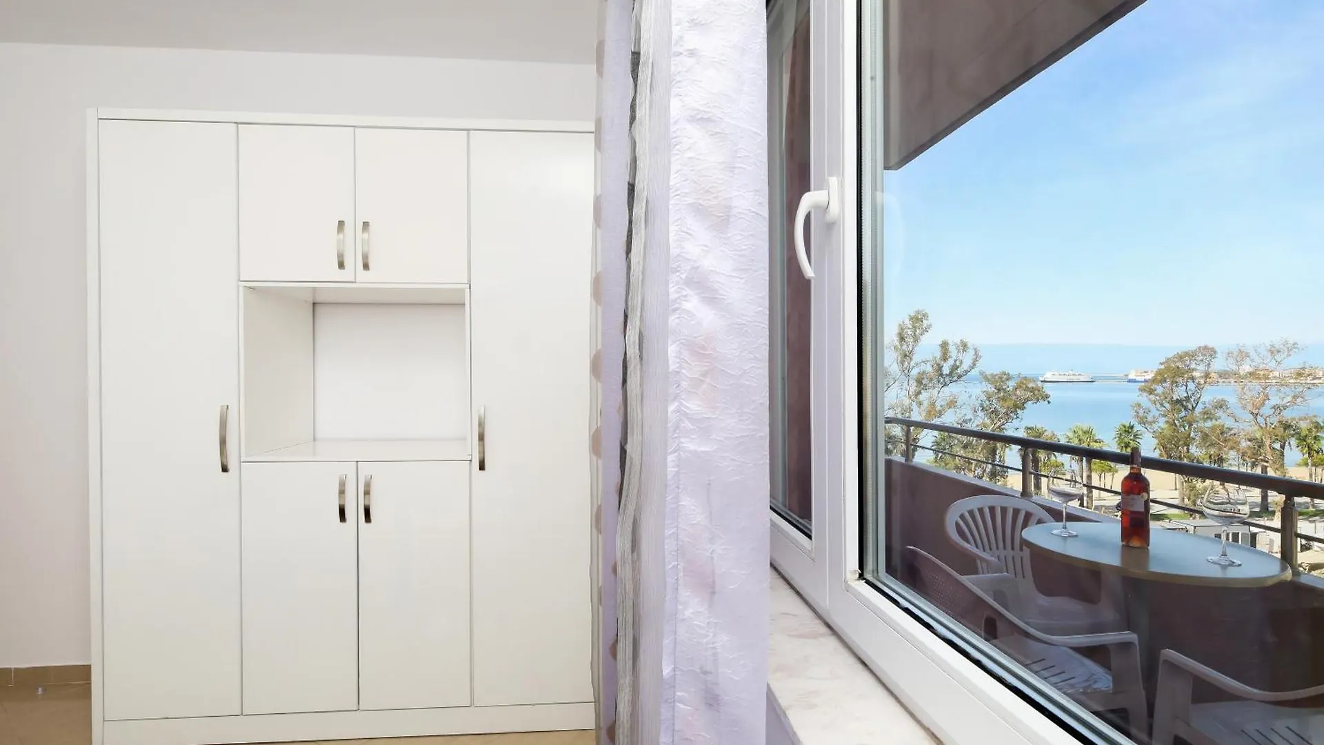 Jimi Apartments 2 فلورا